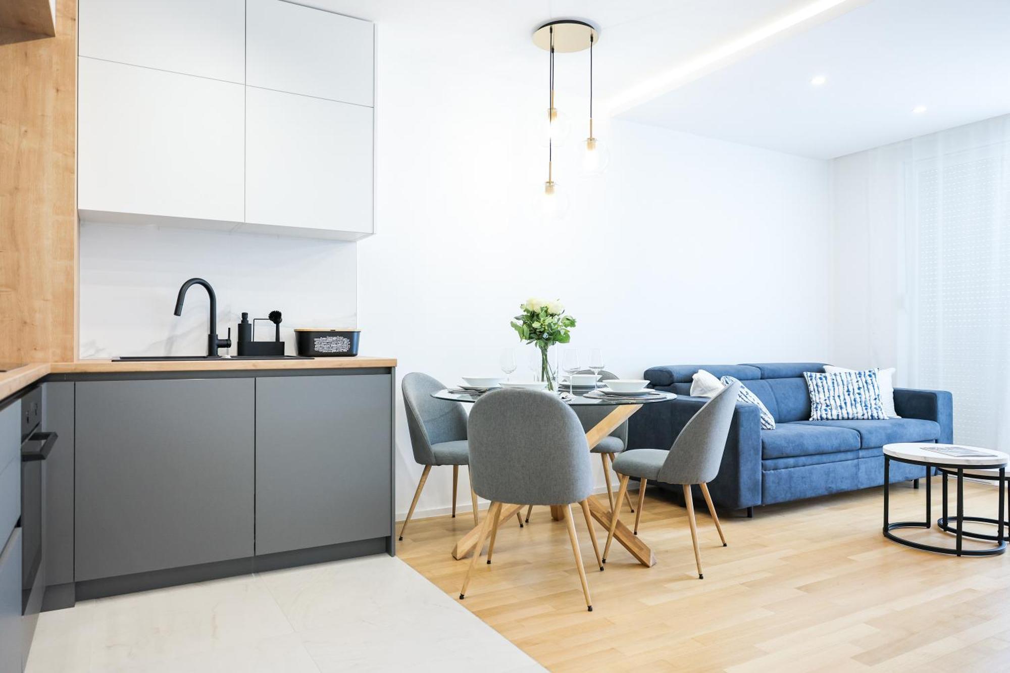 Alpha Level Apartment *
